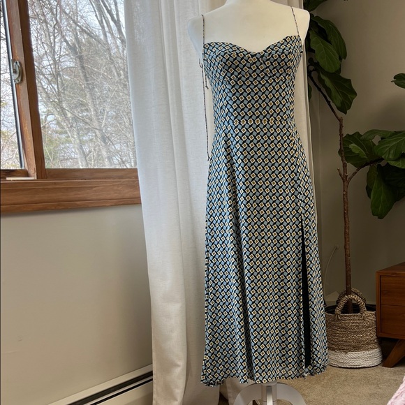 Beautiful Reformation dress - Picture 3 of 8